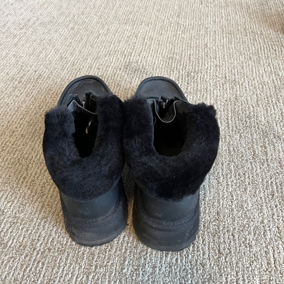 UGG Platform Booties 8 Women's - Picture 3 of 5